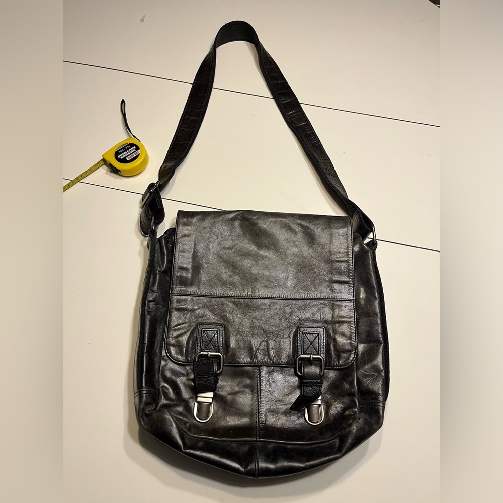 Fossil Brand large leather messenger bag